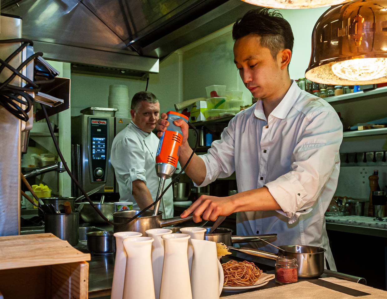 Loic LeBail mit Souchef Kazunori Tanigawa / © Foto: Georg Berg