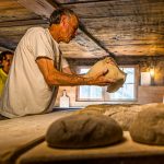 In Erschmatt werden die für das Schweizer Kanton Wallis typischen Roggenbrote gebacken / © Foto: Georg Berg