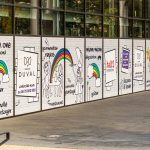 „Hall in one“ nennt sich das neue Einkaufscenter und Freizeitgelände in Saint-Chamond, Frankreich. Es wurde 2018 in die Hallen der ehemals dort ortsansässigen Stahlindiustrie (Compagnie des forges et aciéries de la Marine et d'Homécourt)erbaut. Im ehemaligen Industriekomplex befindet sich die Shoppingmall "Hall in 1" mit Kino, Brasserien, Freizeit- und Einkaufsmöglichkeiten / © Foto: Georg Berg