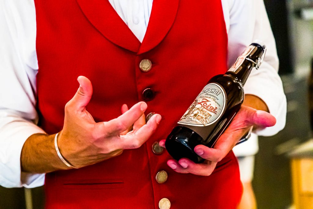 Von der Oberpfälzer Zoigl-Tradition wollen auch verschiedene Großbrauereien profitieren, indem sie ihr Kellerbier als Zoigl-Bier anbieten / © Foto: Georg Berg