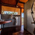 Badezimmer im Outback-Chic in der Bamurru Plains Lodge / © Foto: Georg Berg