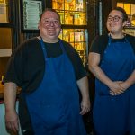 Wolfgang Theis, Chefkoch  (links) und Simon Klein, Historiker, machen das kulinarische Mittelalter wieder lebendig. Die historischen Räumlichkeiten in der Gaststätte Schlenkerla verpassen dem Konzept der beiden Rezeptforscher das perfekte Ambiente / © Foto: Georg Berg