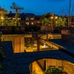 In das Dach der alten Industriehalle wurden Löcher geschweißt, Wendeltreppen gesetzt und Bäume gepflanzt / © Foto: Georg Berg
