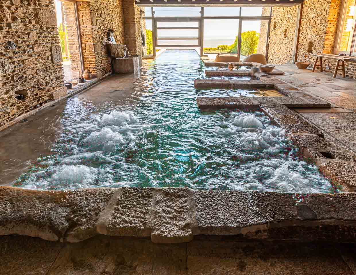The Celtic bath at the Ferme du Vent in Brittany / © Photo: Georg Berg