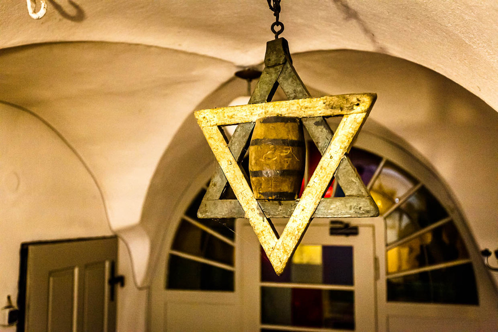 The Zoigl star is said to be older than the Star of David. As a sign of the brewers' craft, it indicates where freshly brewed beer is available / © Photo: Georg Berg
