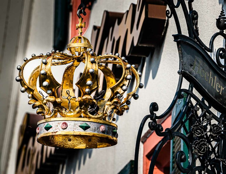 Façade decoration of the Hechler family at the Hotel Krone in Weil am Rhein / © Photo: Georg Berg