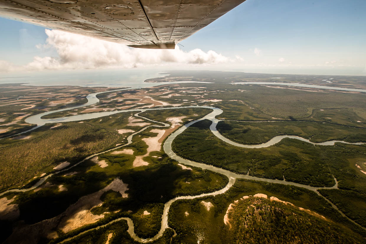 In the rainy season only accessible by air: The outback behind Darwin is crisscrossed by many watercourses. Bridges are scarce / © Photo: Georg Berg
