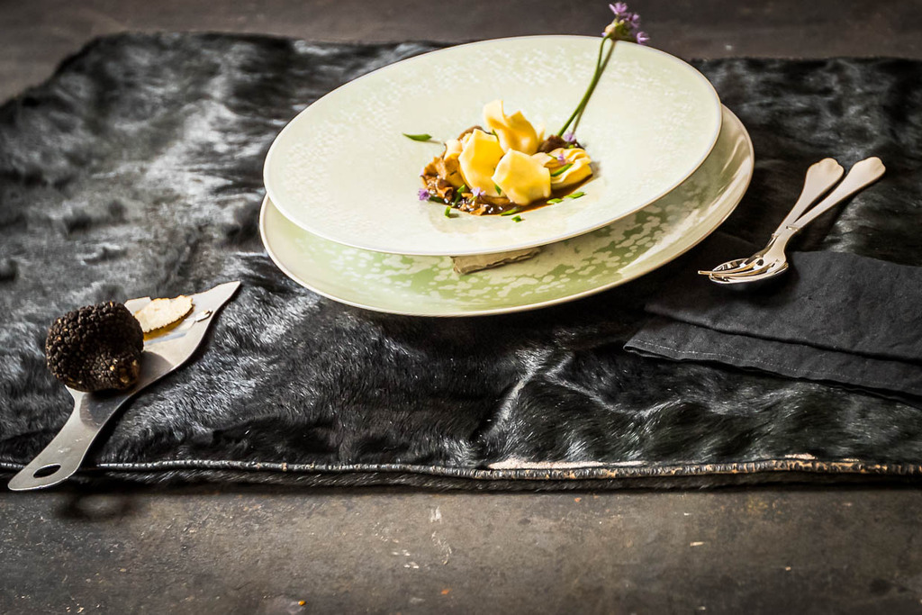 Pfaffentäuscher is the name of the dish whose decorated plate is the object of food photography / © Photo: Georg Berg