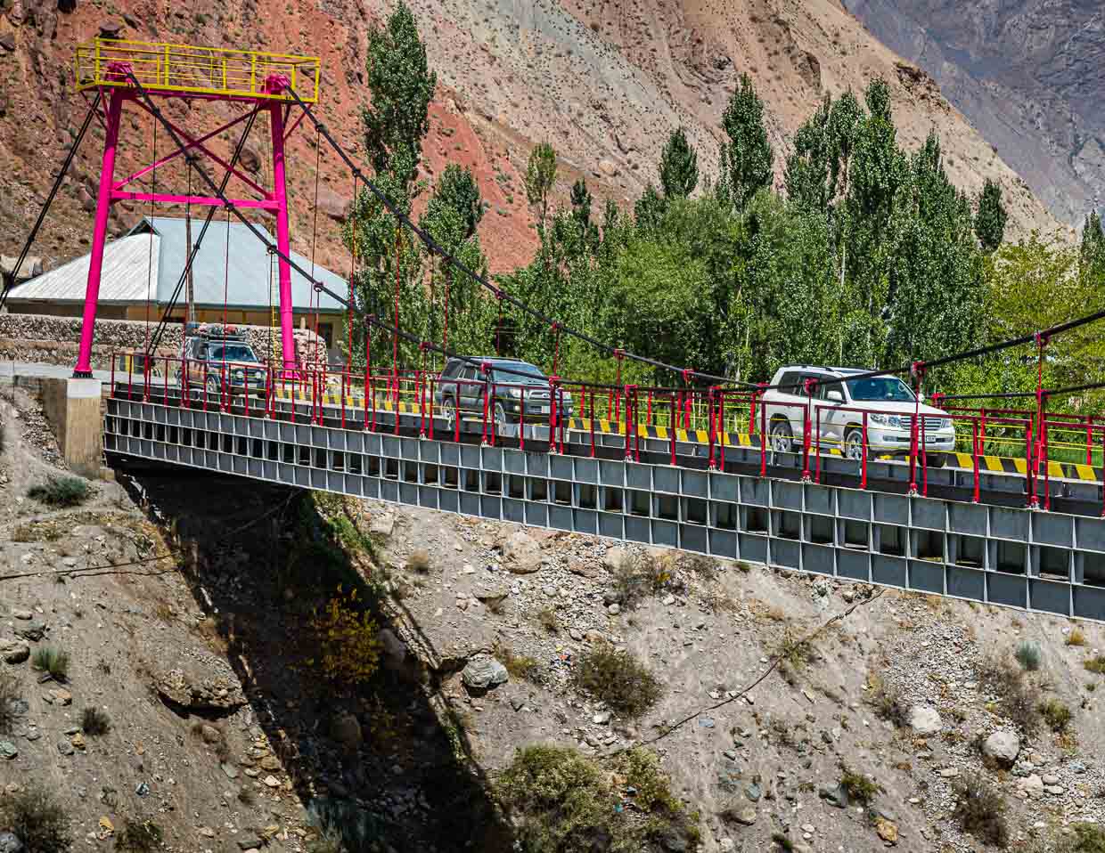 The Silk Road runs across the bridge of the Serafshan River in Tajikistan / © Photo: Georg Berg