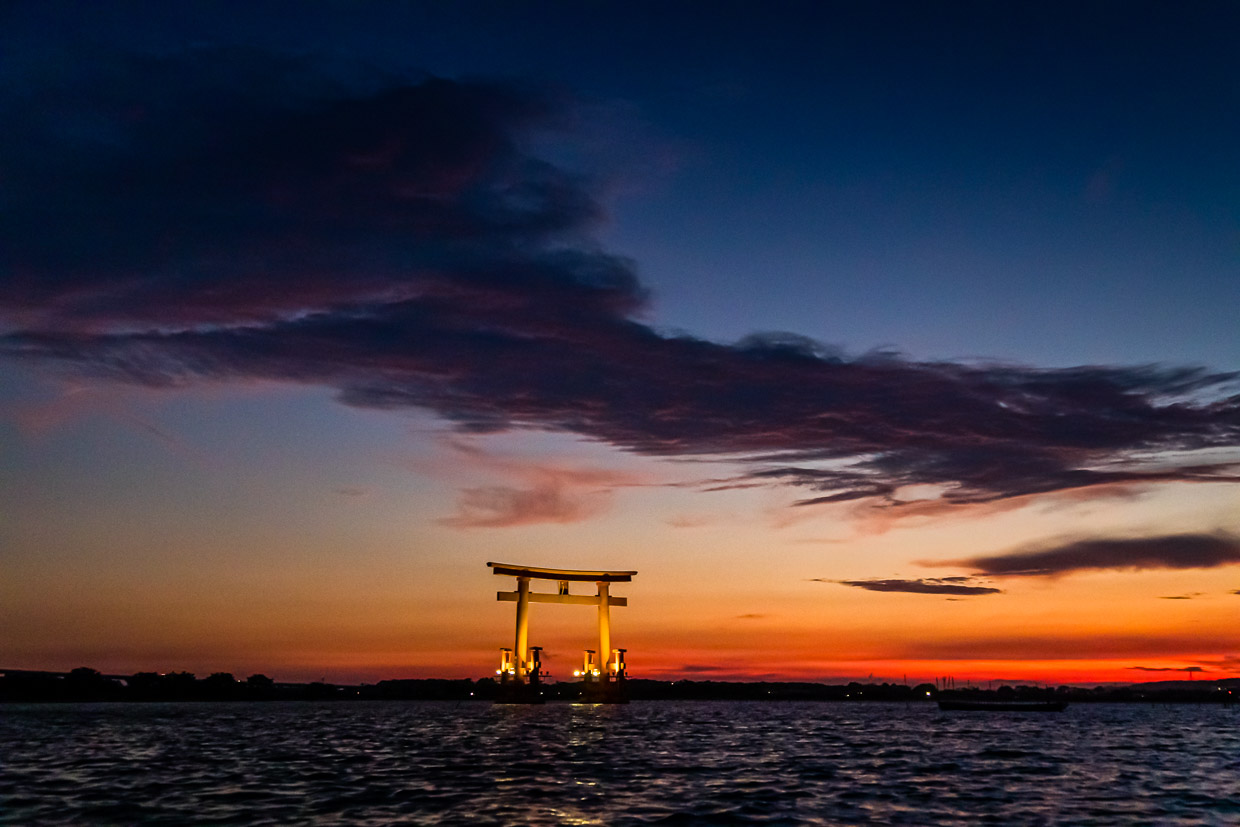 Shrine on Lake Hanama in Japan / © Photo: Georg Berg