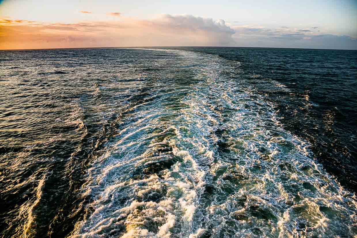 Morning horizon seen from the stern of the Pont Aven / © Photo: Georg Berg