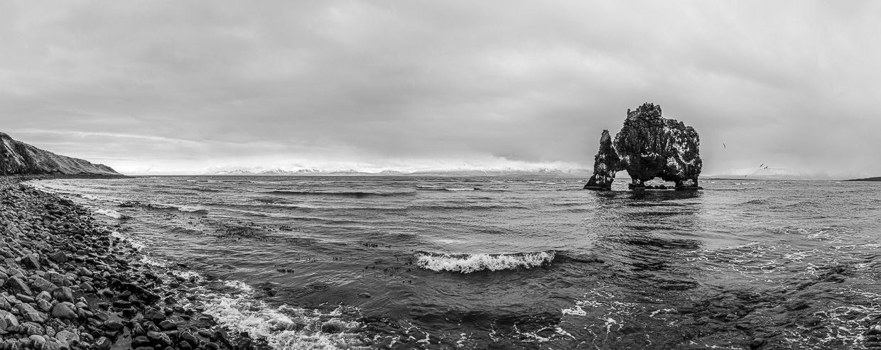 The rock called Hvítserkur Troll is visible from a black sand beach. This 15 meter high basalt island resembles a dragon or a rhinoceros.
/ © Photo: Georg Berg