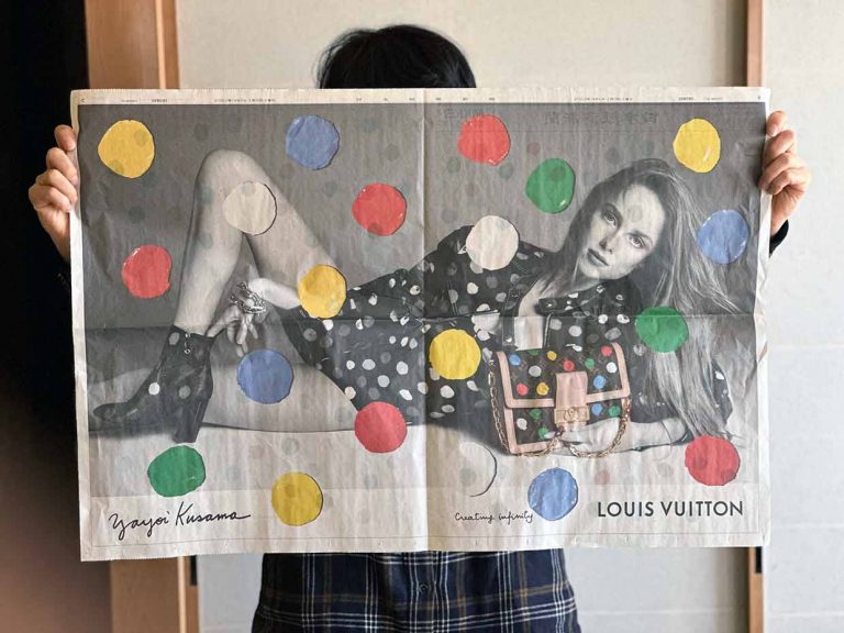 Advertisement in the Japanese daily newspaper Nikkei (Nihon Keizai Shimbun) for the collaboration between Yayoi Kusama and Louis Vuitton in January 2023 © Photo: Noriko Hasegawa