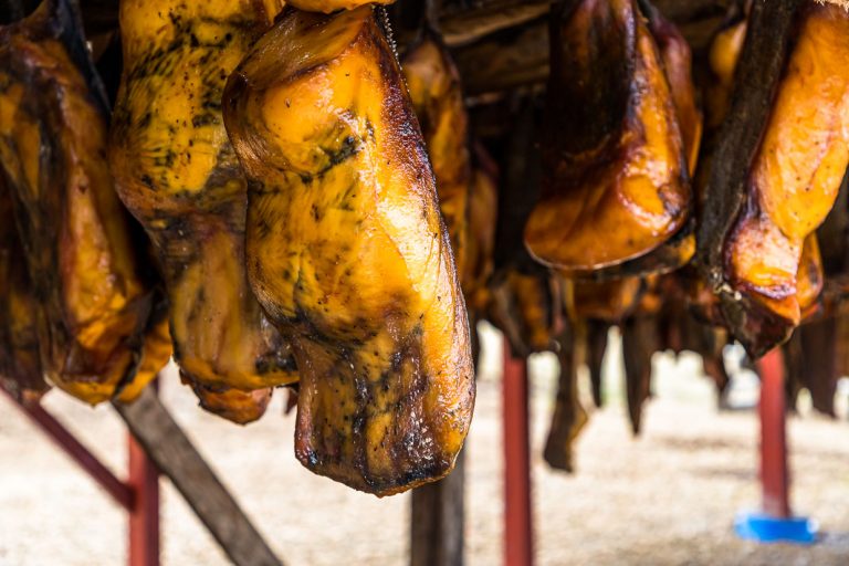 Greenland shark meat cannot be eaten without special preparation. It contains trimethylamine oxide, which is broken down during digestion to trimethylamine, which can be hazardous to health / © Photo: Georg Berg