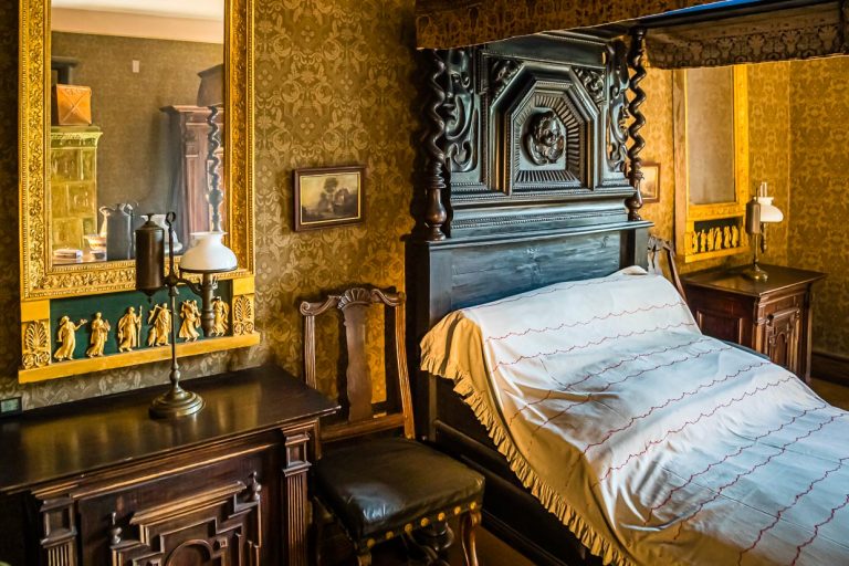 Prince Otto von Bismarck's bedroom in the original Bismarck apartment in the Upper Salt Works Museum in Bad Kissingen / © Photo: Georg Berg