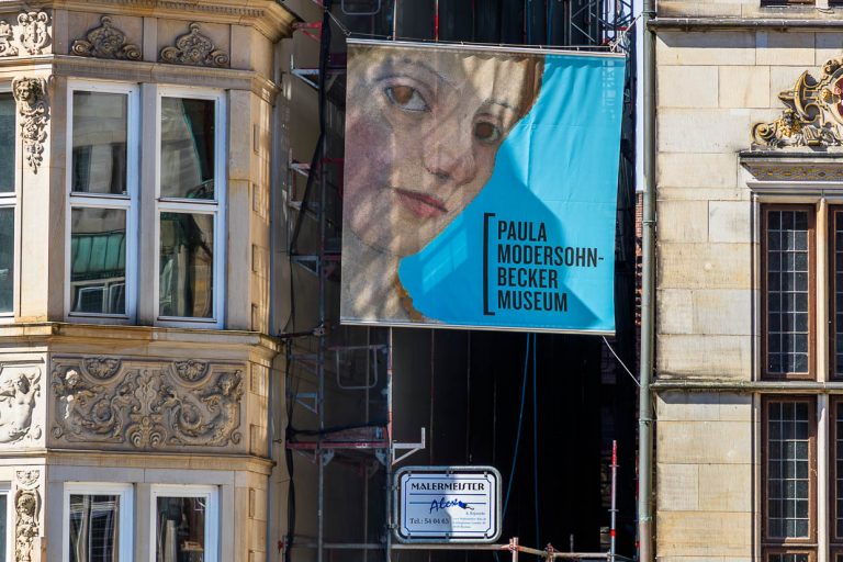 Advertising banner for the Paula-Modersohn-Becker Museum in Böttcherstrasse in Bremen. It is the world's first museum dedicated to a female painter and was opened in 1927. It was commissioned by Kaffee HAG founder and patron Ludwig Roselius and built by sculptor Bernhard Hoetger / © Photo: Georg Berg
