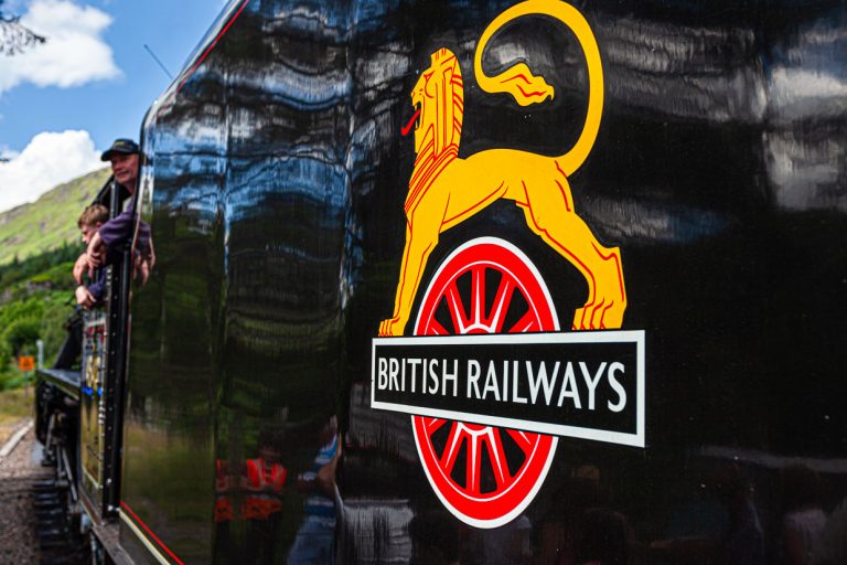 Jacobite steam train. British Railways steam locomotive in Glenfinnan, Scotland / © Photo: Georg Berg