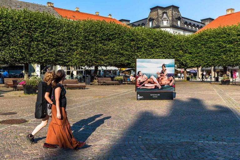 Landskrona Photo Festival 2024 with works by Leonard Suryajaya (Parting Gift). Every two years in September, photography becomes part of the urban environment: parks, squares, gardens, the city's museums and exhibition spaces become a stage for established photo artists as well as up-and-coming artists / © Photo: Georg Berg