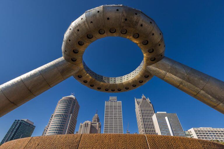 Hart Plaza with skyline of downtown Detroit on the Detroit River. In the foreground the Horace E. Dodge fountain / © Photo: Georg Berg