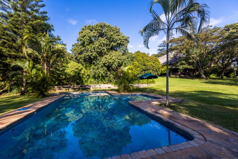 Pool and garden Kumbali Country Lodge near Lilongwe / © Photo: Georg Berg